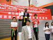 El Gran Maestro Chiu posando junto a otro grupo de pequeños campeones.
