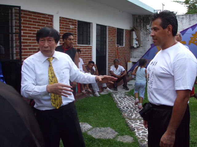 Gran Maestro Chiu Chi Ling con su discípulo José Remis.