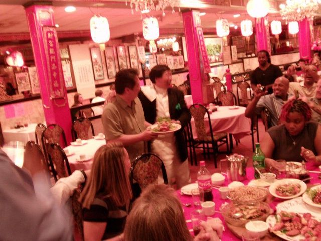 Ssifu Paul Cheng y el Gran Maestro Chiu, disfrutando y conviviendo durante esta reunión en el Barrio Chino de New York.
